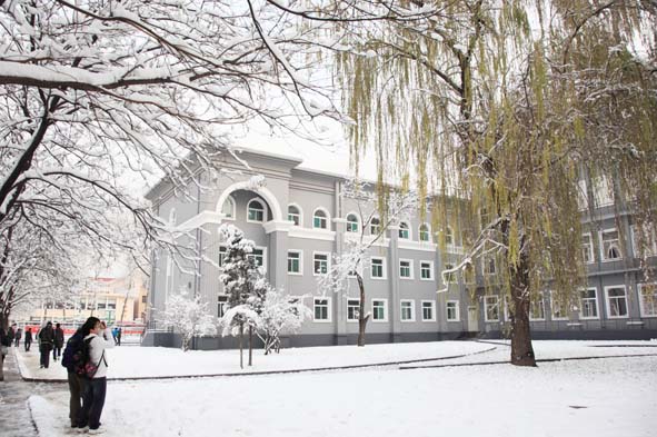 校园雪景-太原理工大学数学学院